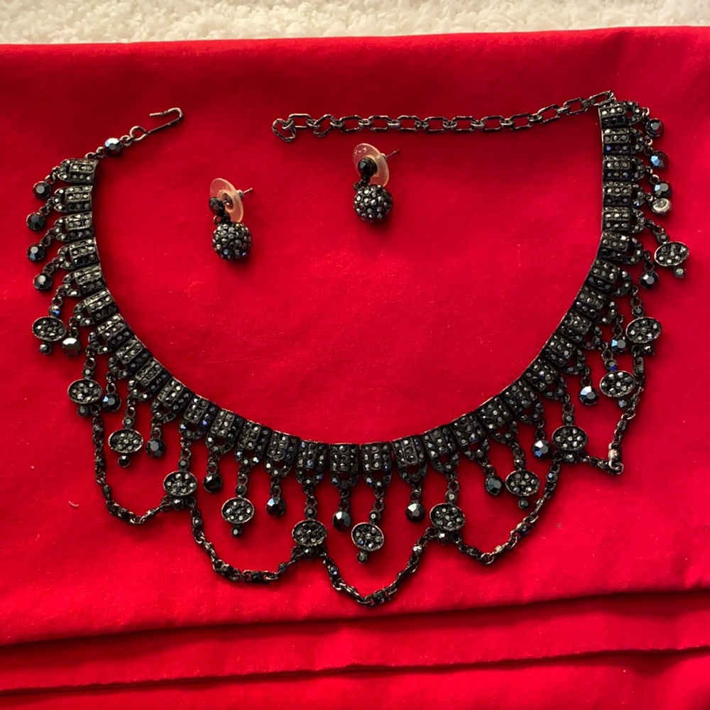 Black choker & matching earrings